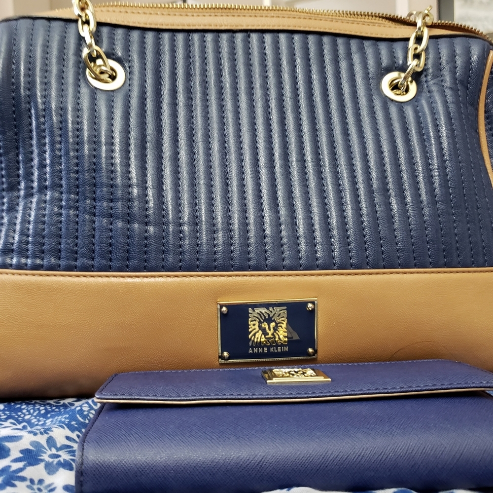 Anne Klein Bag and Wallet Set. - Picture 9 of 10